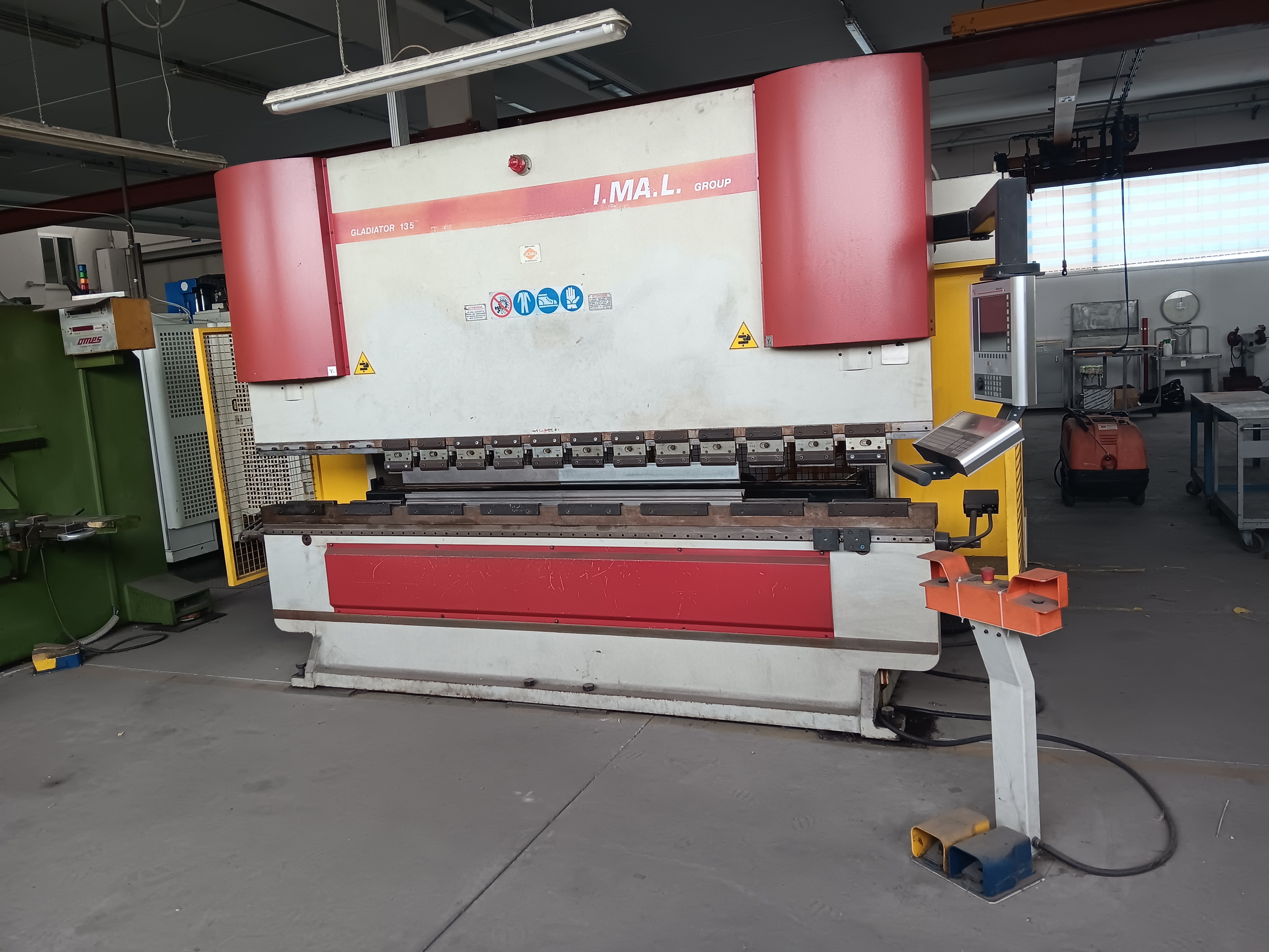 pressa piegatrice imal gladiator 135 ton 3300 ton